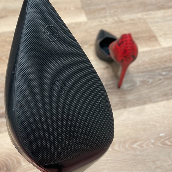 Size 39 Saint Laurent Heels - Black and Red Snake Skin - Picture 3 of 13